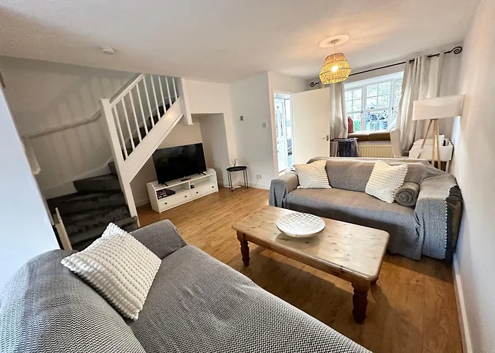 3 Bedroom House 2 Stops From London Bridge