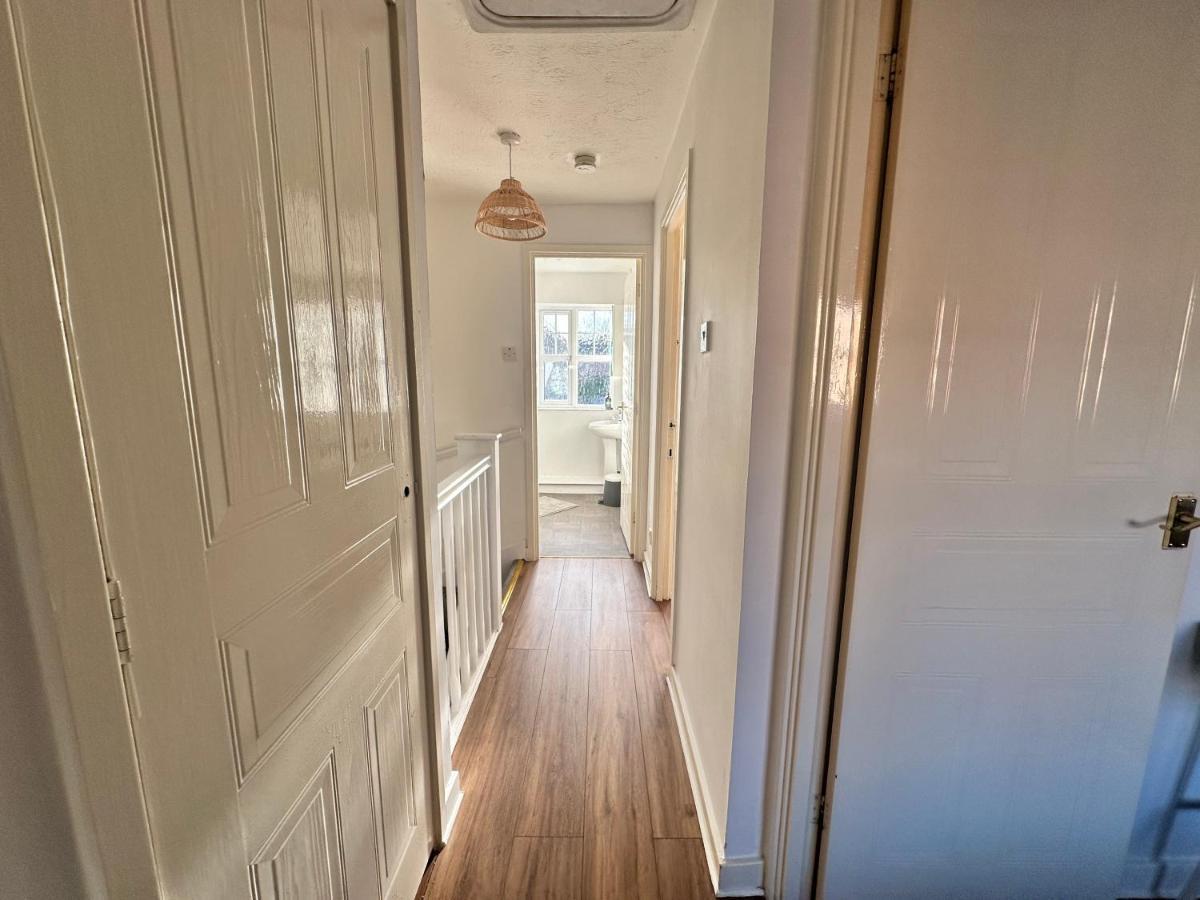 3 Bedroom House 2 Stops From Bridge Vakantiehuis *