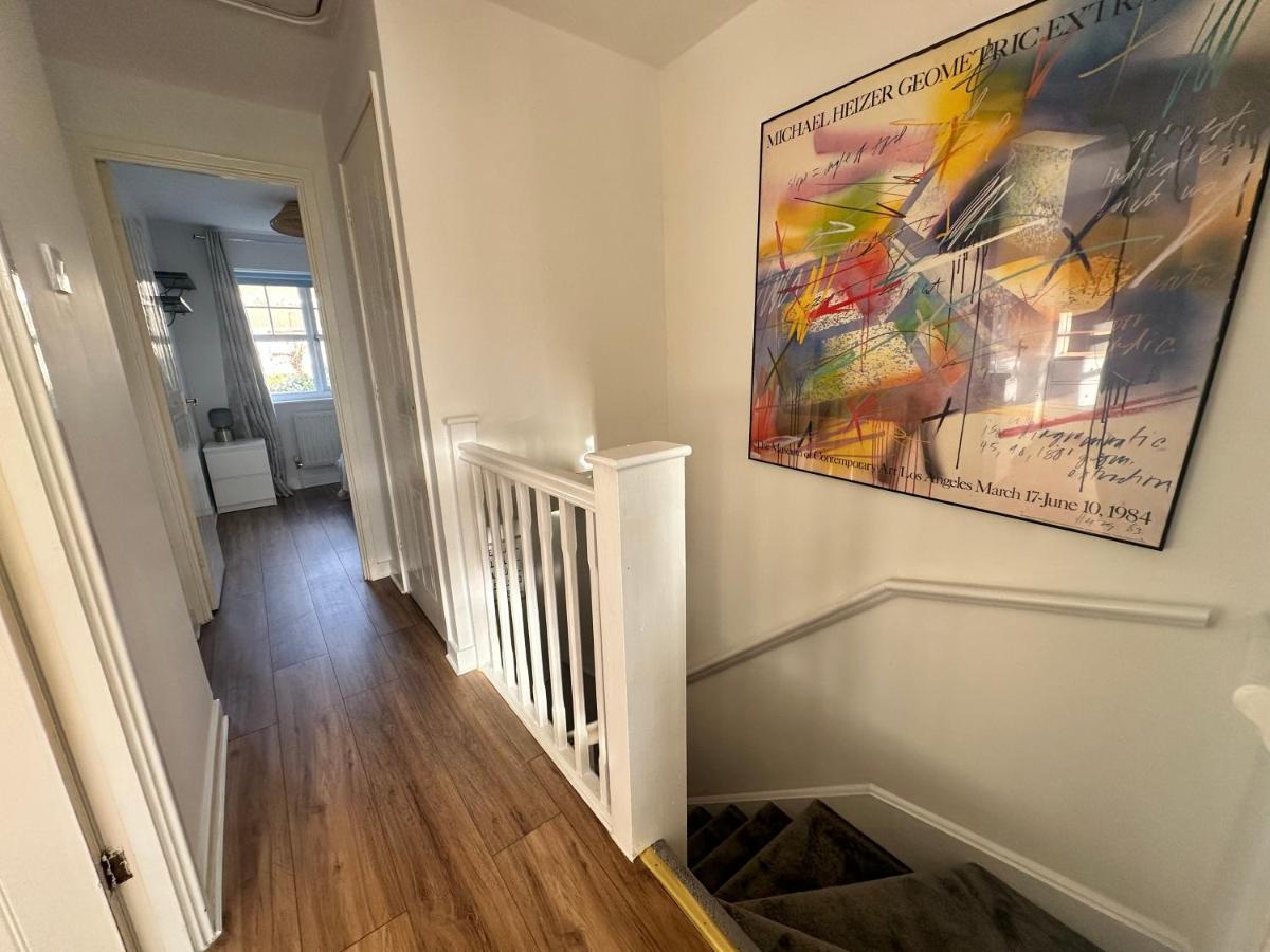 3 Bedroom House 2 Stops From Bridge Vakantiehuis Londen