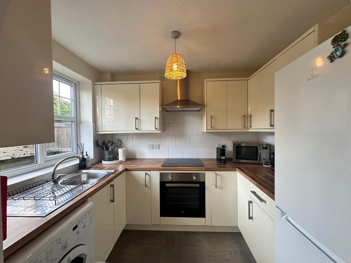 3 Bedroom House 2 Stops From Bridge Vakantiehuis