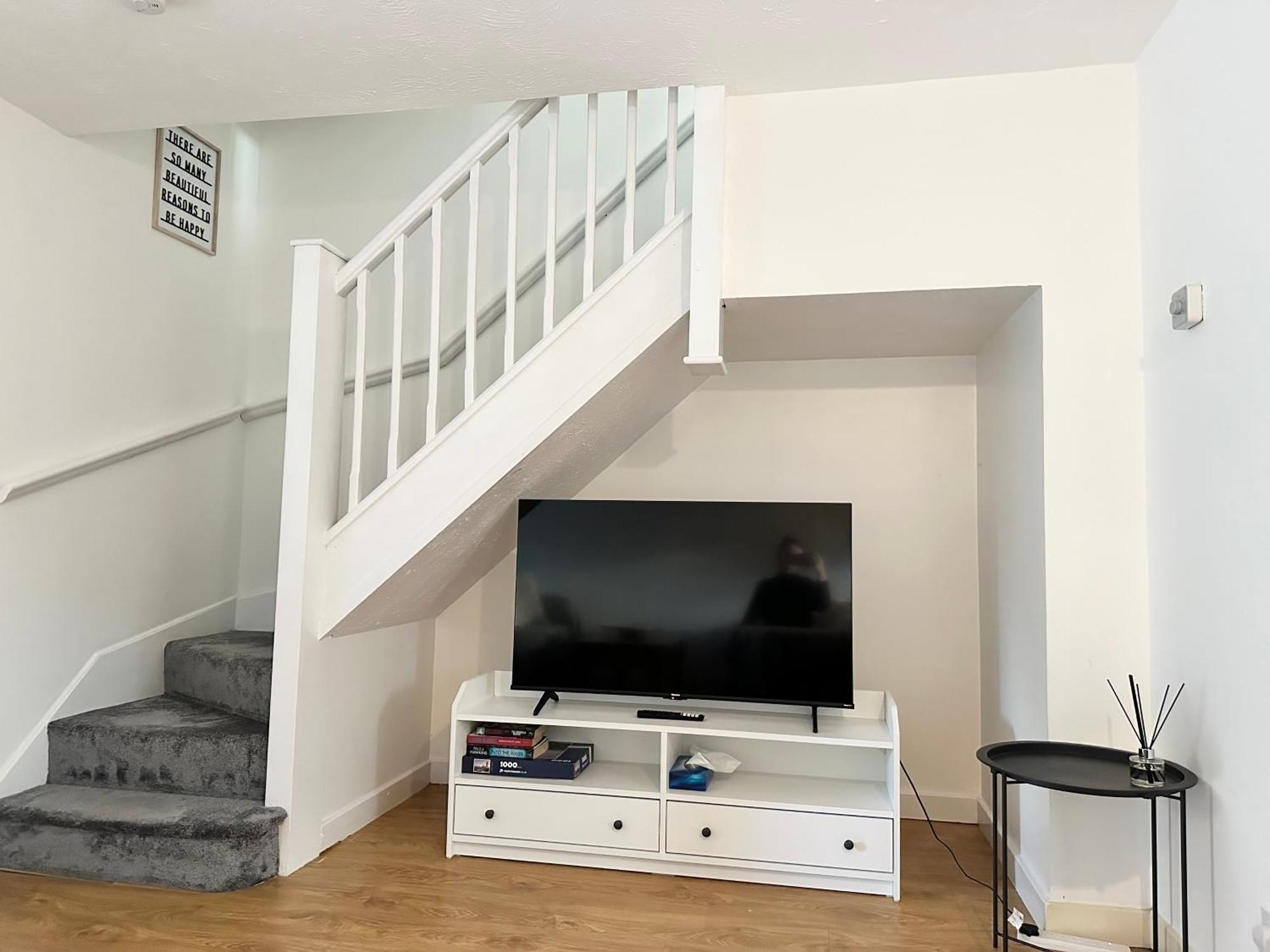 3 Bedroom House 2 Stops From Bridge Vakantiehuis
